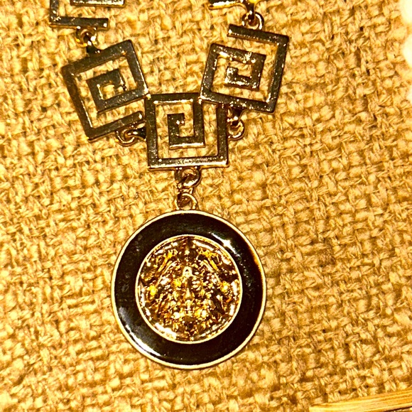 INSPIRED GUCCI LION HEAD NECKLACE 18” with extender - Picture 5 of 5